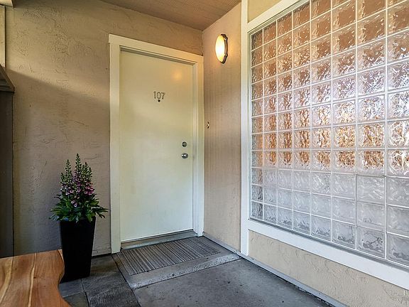 3rd image of 107 Roundtree Boulevard