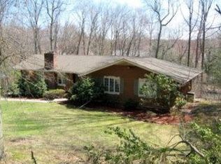 8 Ford Ln, Roseland, NJ 07068