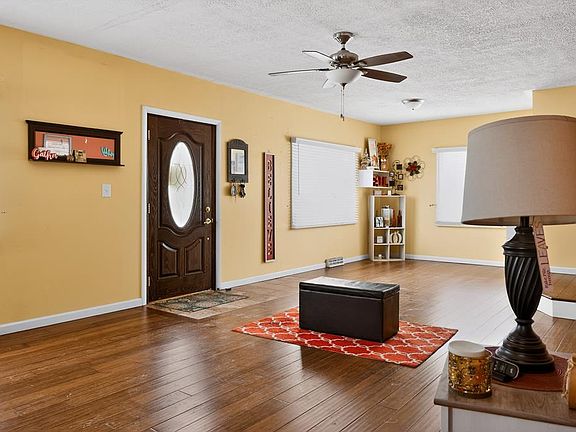 2nd image of 986 Woodland Rd