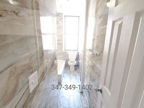 2nd image of 916 Carroll St #B2
