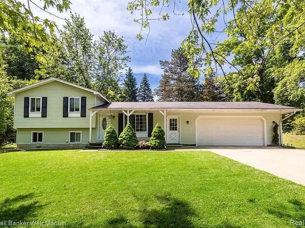 6995 Leytonstone Blvd, West Bloomfield, MI 48322