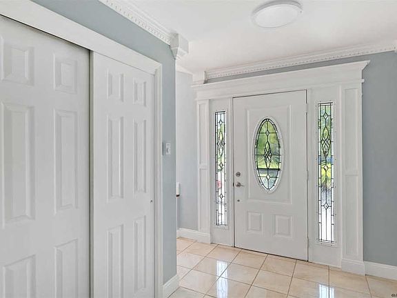 2nd image of 5 Winkel Way