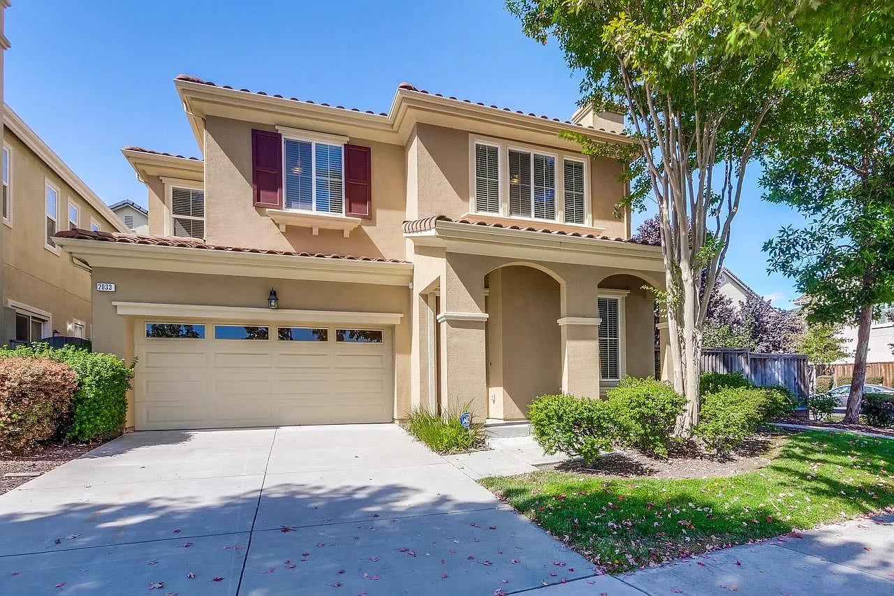 2033 Woodglen Dr photo 1