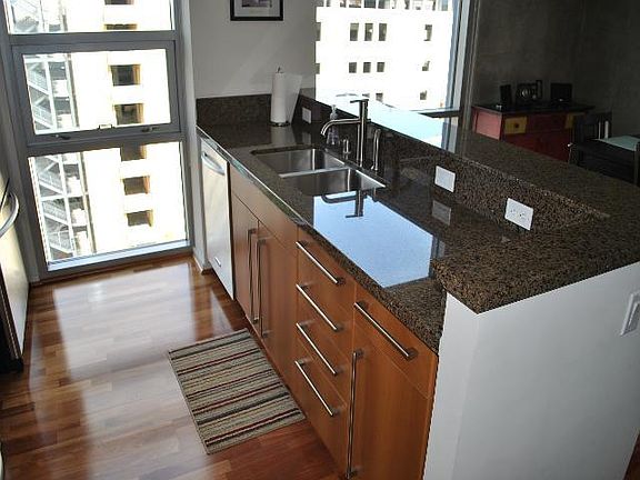4th image of 321 10th Ave Unit 901