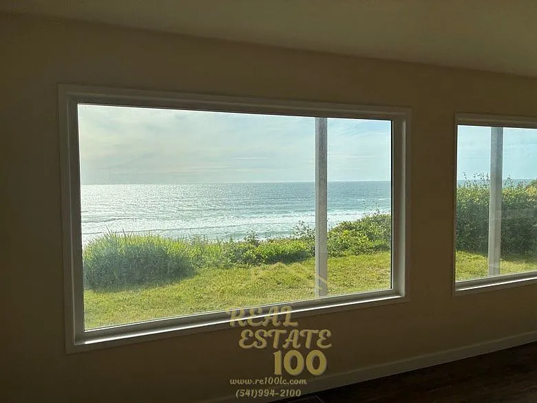4407 Southwest Beach Avenue B 592FCL - 1 — Photo 2