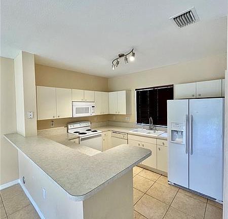 3rd image of 20437 NW 15th Ave #10
