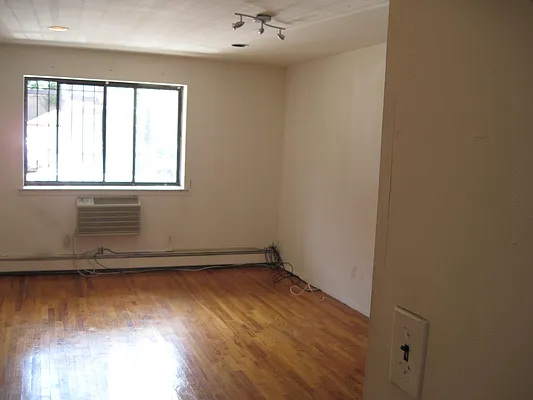 Rented by 18 REALTY | media 28