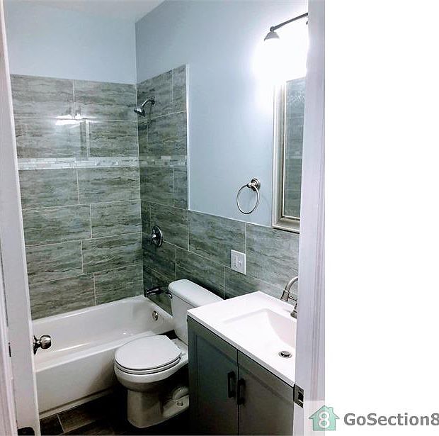 1st image of 8357 S Kerfoot Ave Floor 1