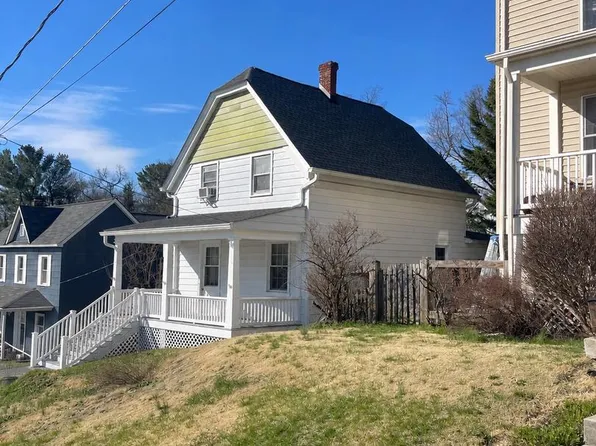 819 E A St, Brunswick, MD 21716