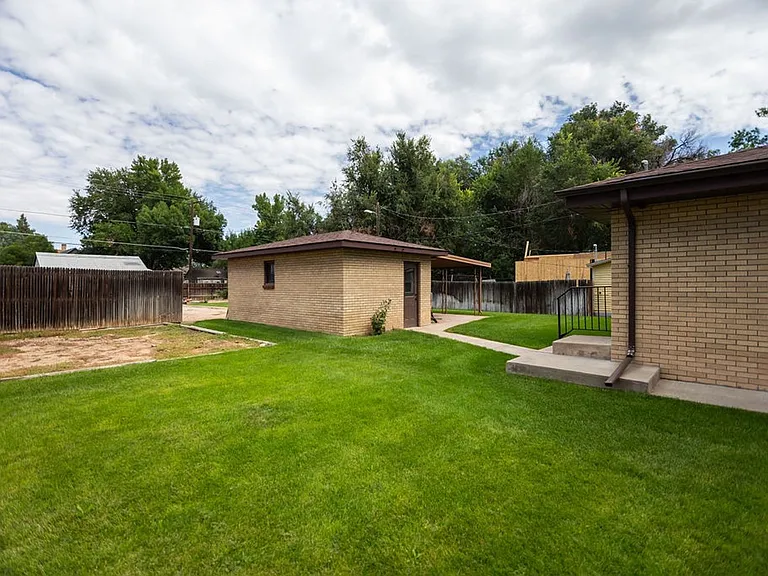 822 Walnut St — Photo 36
