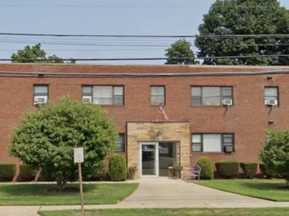 685 Conklin St APT 4A, Farmingdale, NY 11735