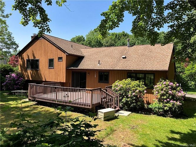 1st image of 10 Azalea Dr