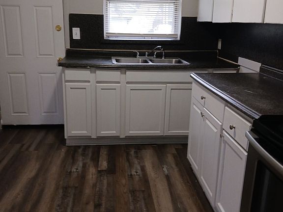 3rd image of 1169 W 26th St