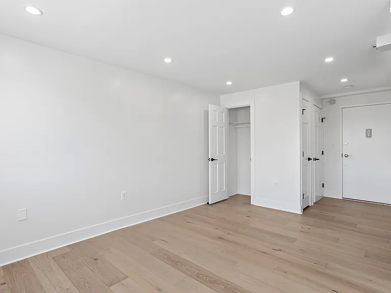 10210 Queens Blvd #401 — Photo 6