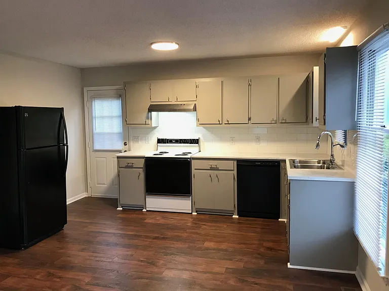 1131 Plaid St — Photo 3