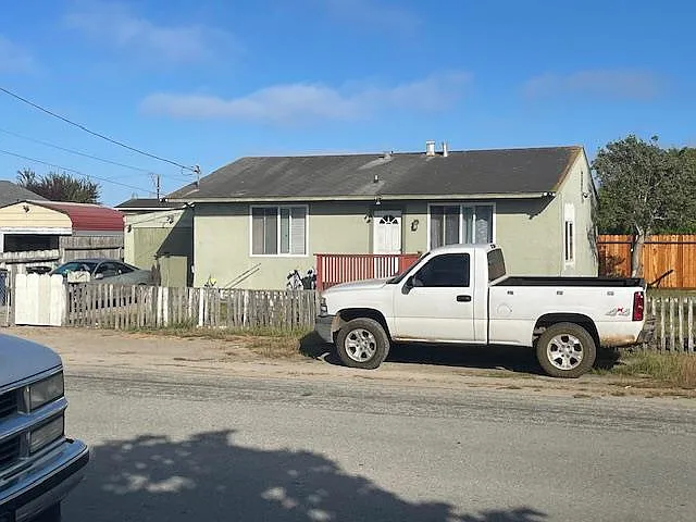 11120 Mead St photo 1
