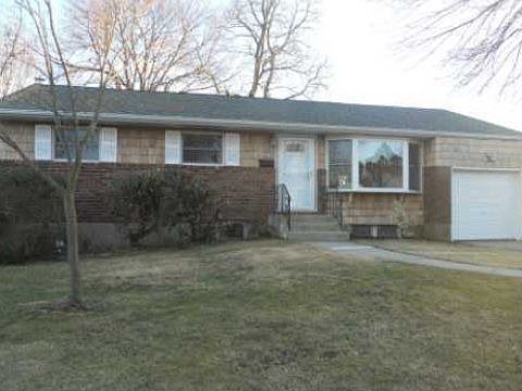 1st image of 10 Sheli Dr