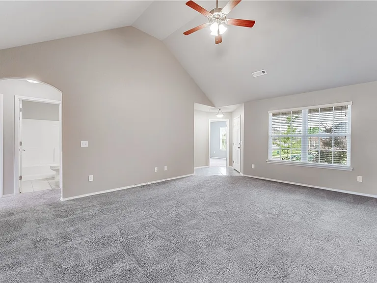 705 SW River Rock St — Photo 5