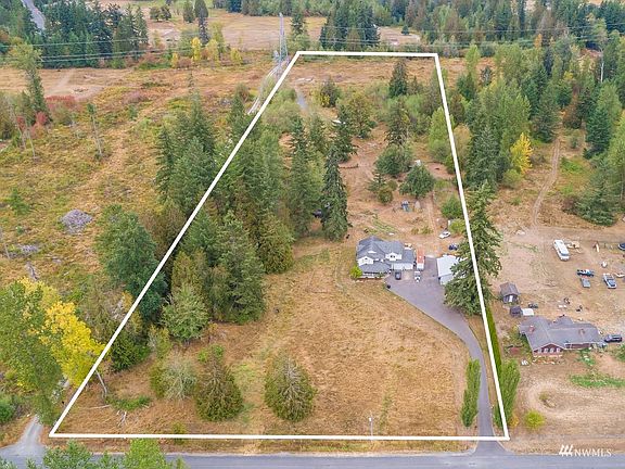 Estimated Property Lines>