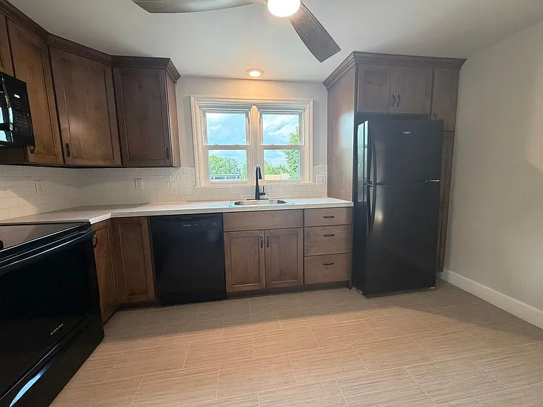 1012 State Dr — Photo 5