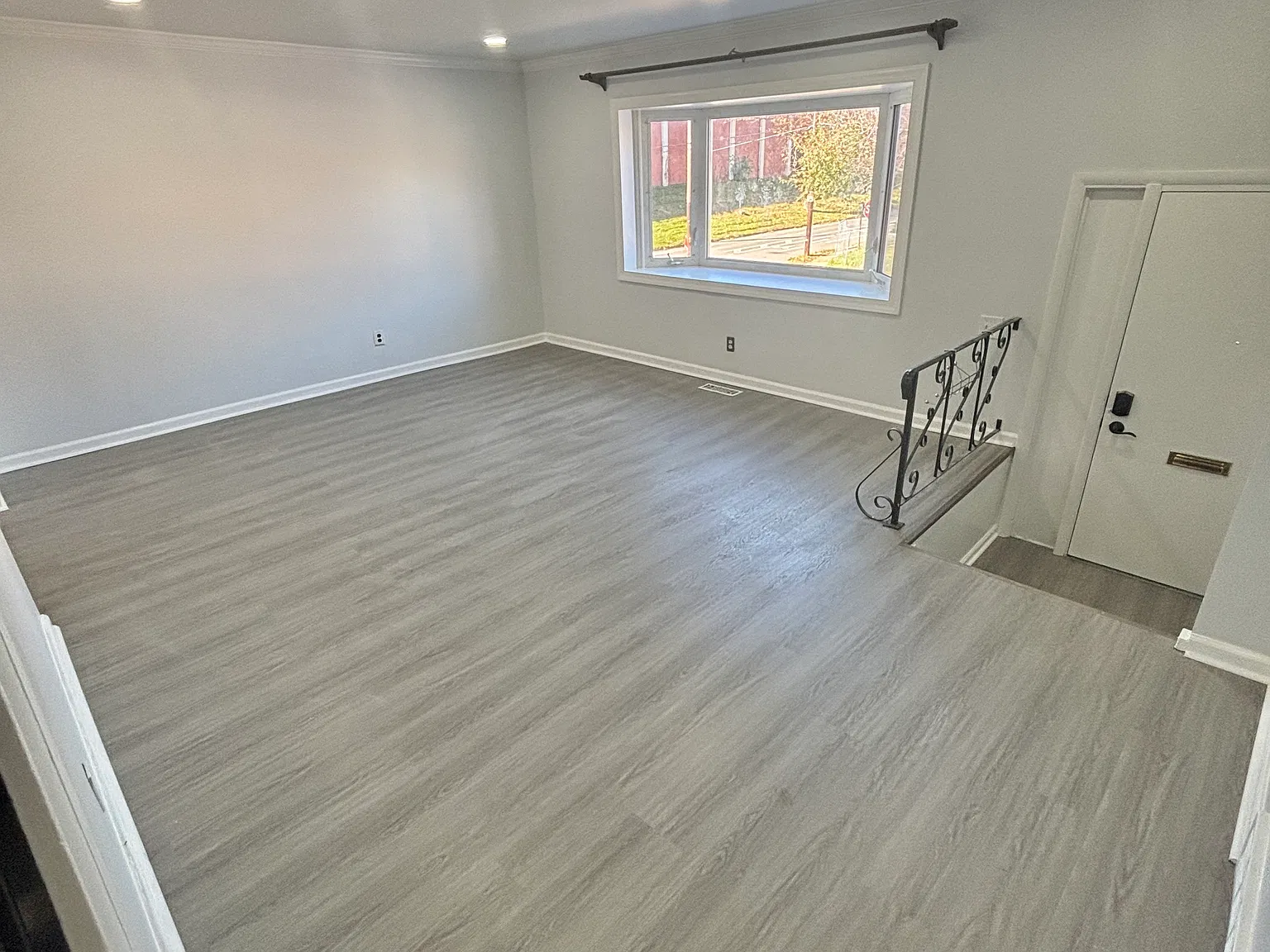 3 bed, 1.5 bath, 1360 sqft, $2,400 — Photo 1