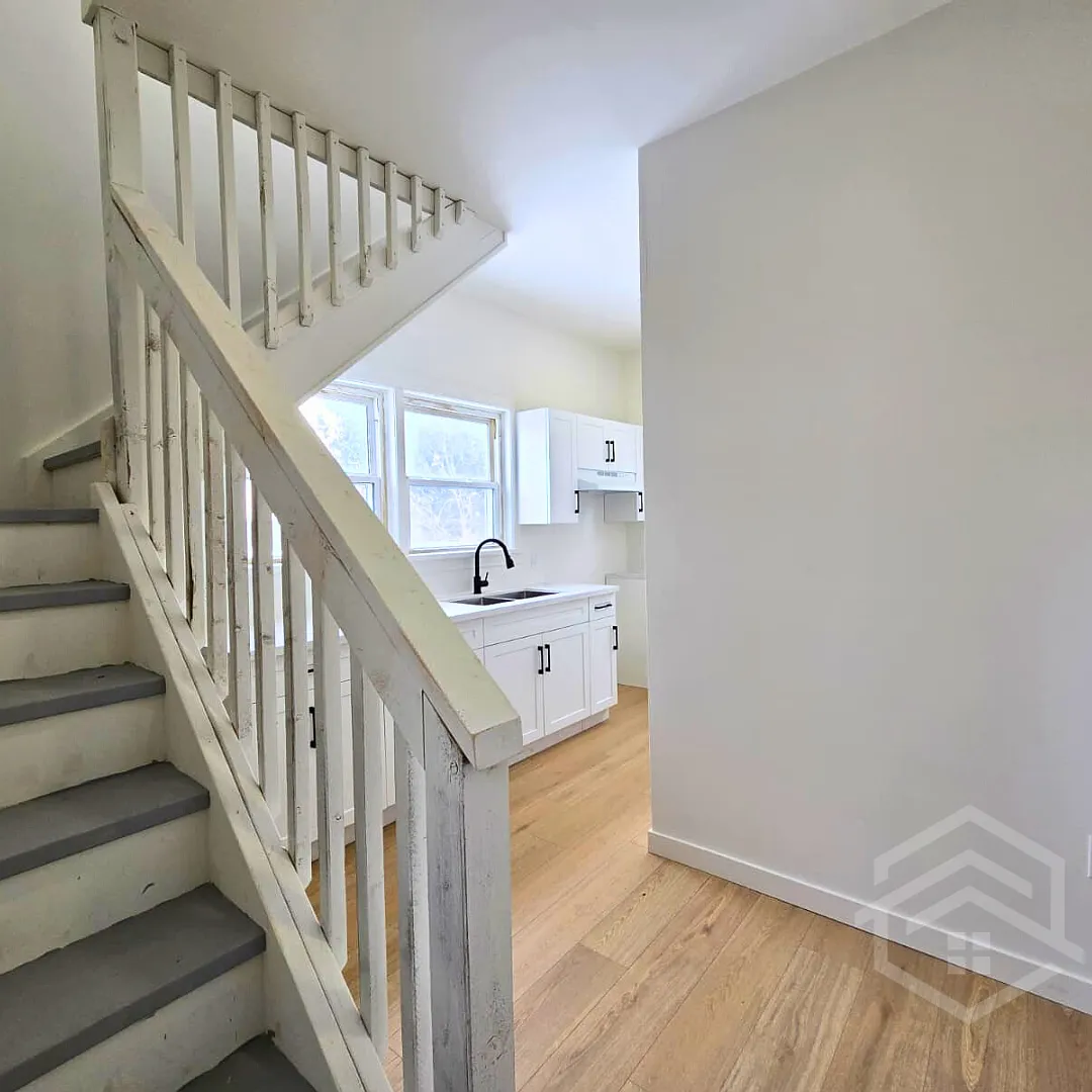 Building Photo - 358 Glebe St #3