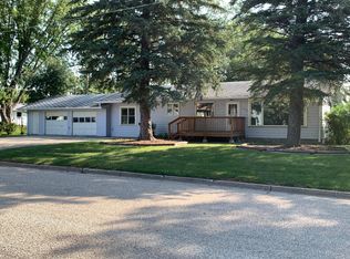 1421 6th Ave SE, Jamestown, ND 58401