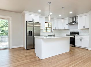 652 Little Neck Rd, Virginia Beach, VA 23452