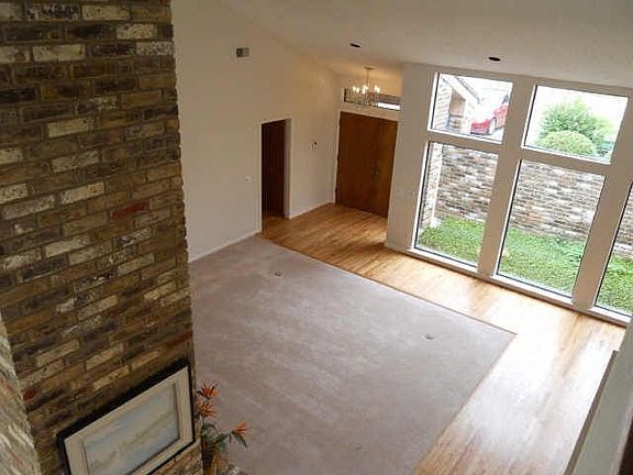 3rd image of 211 Crooked Creek Dr