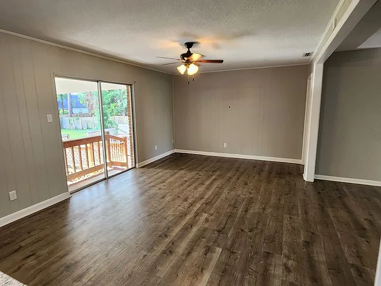 2205 Gornto Rd — Photo 19