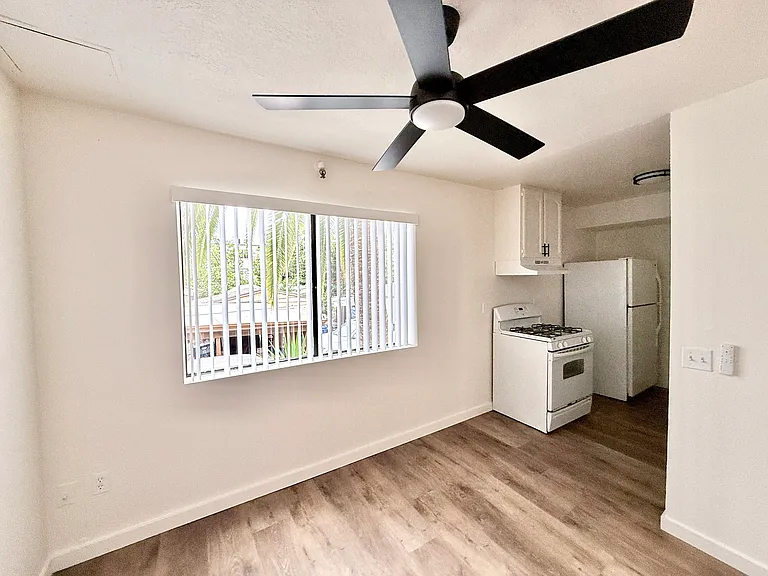 6739 Coldwater Canyon Ave #5 — Photo 10