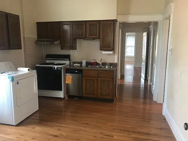 3358 N Ashland Ave — Photo 3