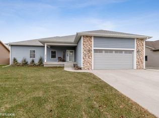 2006 Jashalita Dr, Nevada, IA 50201