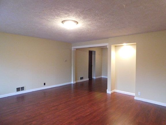 4th image of 2216 W Phoenix Ave