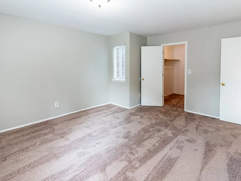 Crestview at Louisville Apartments — Photo 21