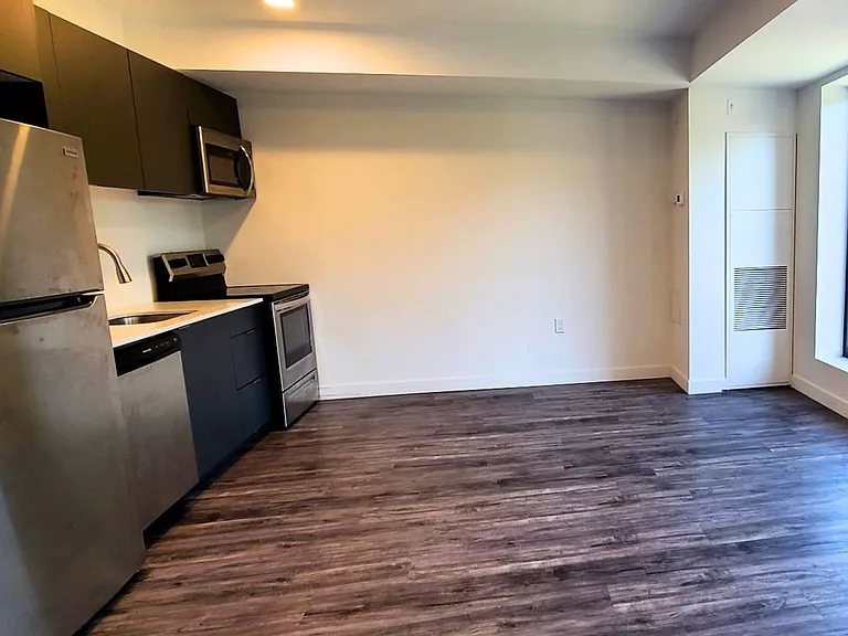 325 University Ave W #214 — Photo 3