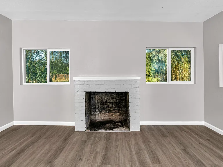 25752 Ellis St — Photo 25
