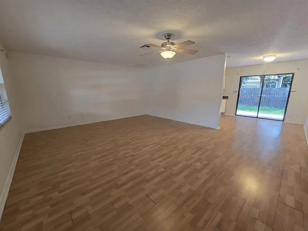 3 bed, 2.0 bath, 1254 sqft, $2,195 — Photo 2