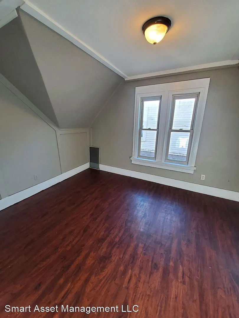 3 bed, 1100 sqft, $1,149 — Photo 4