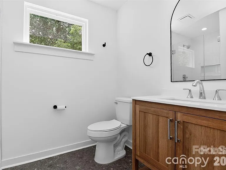 2716 Baltimore Ave — Photo 8