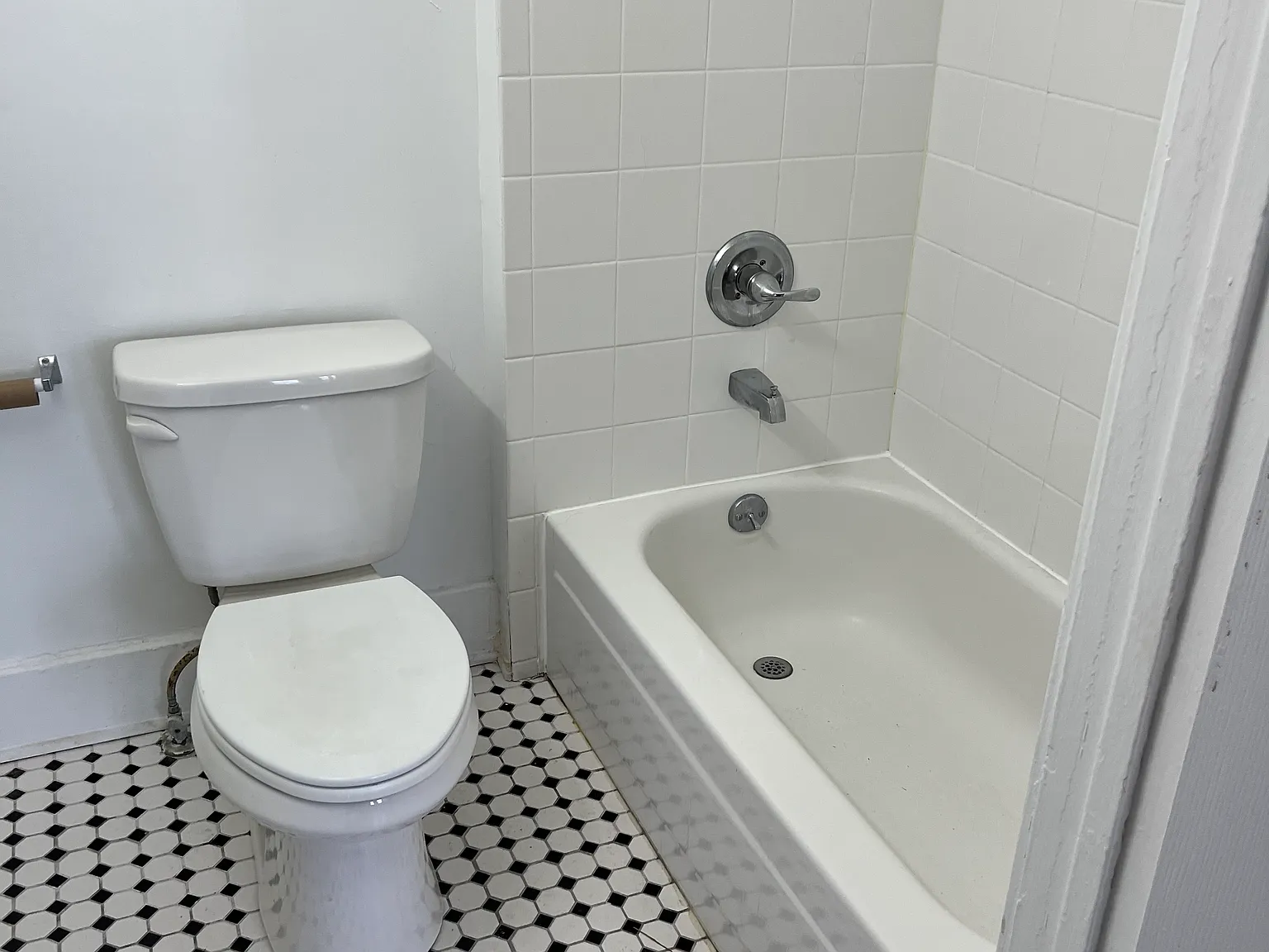 1292 Hertel Ave — Photo 2