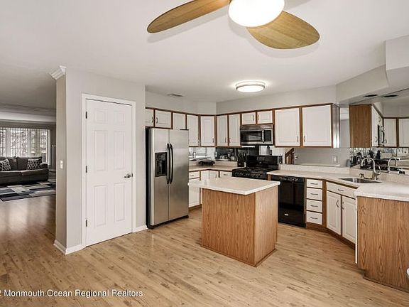 3rd image of 183 Muskflower Ct #1803