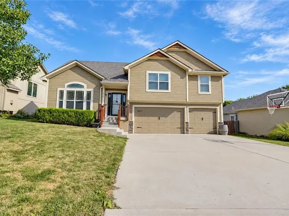 1900 Curtis Dr, Greenwood, MO 64034