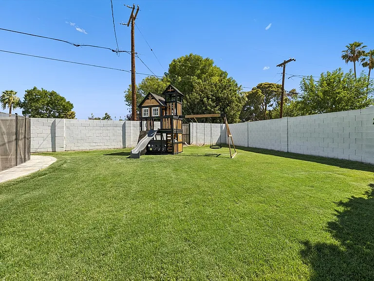301 E Royal Palm Rd — Photo 59