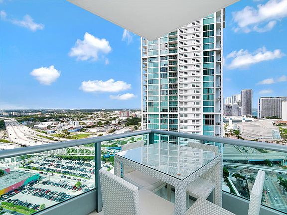 3rd image of 900 Biscayne Blvd APT 2610