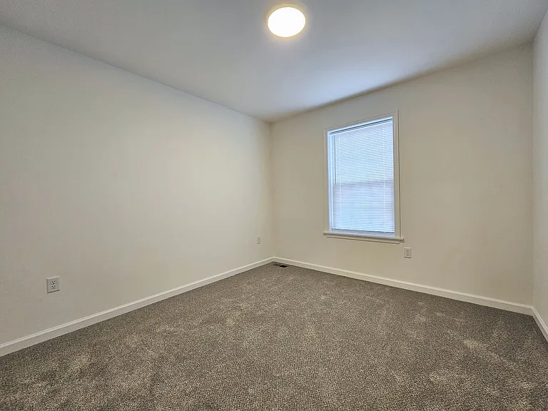 4 Sand St — Photo 17