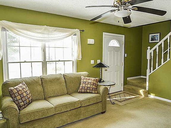 4th image of 23 Wood Hollow Ln