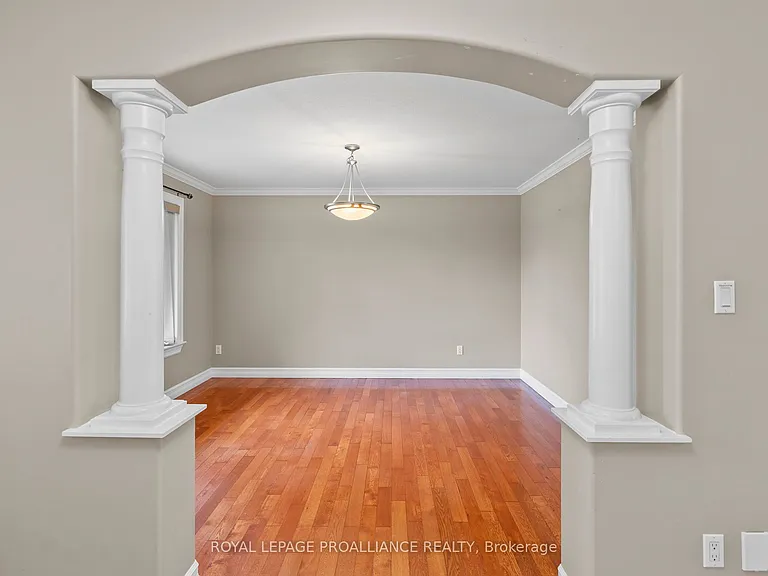 1009 Crestwood Dr — Photo 7