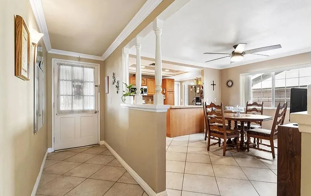 3 bed, 1220 sqft, $3,500 — Photo 2