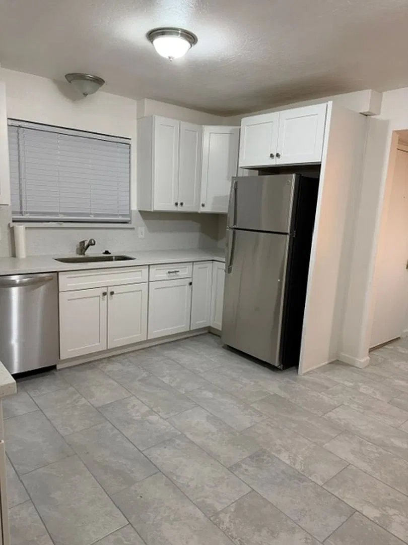 JM2208 — Photo 1
